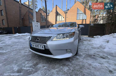 Седан Lexus ES 2014 в Ирпене