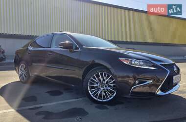Седан Lexus ES 2016 в Киеве