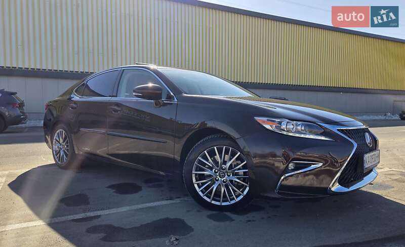 Седан Lexus ES 2016 в Киеве