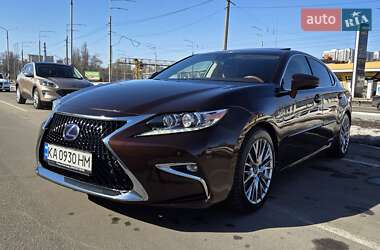 Седан Lexus ES 2016 в Киеве