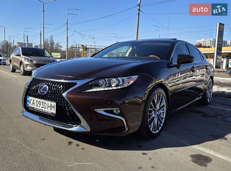 Седан Lexus ES 2016 в Киеве
