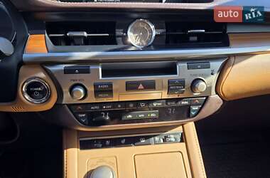Седан Lexus ES 2016 в Киеве