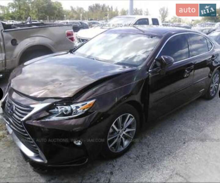 Седан Lexus ES 2016 в Киеве