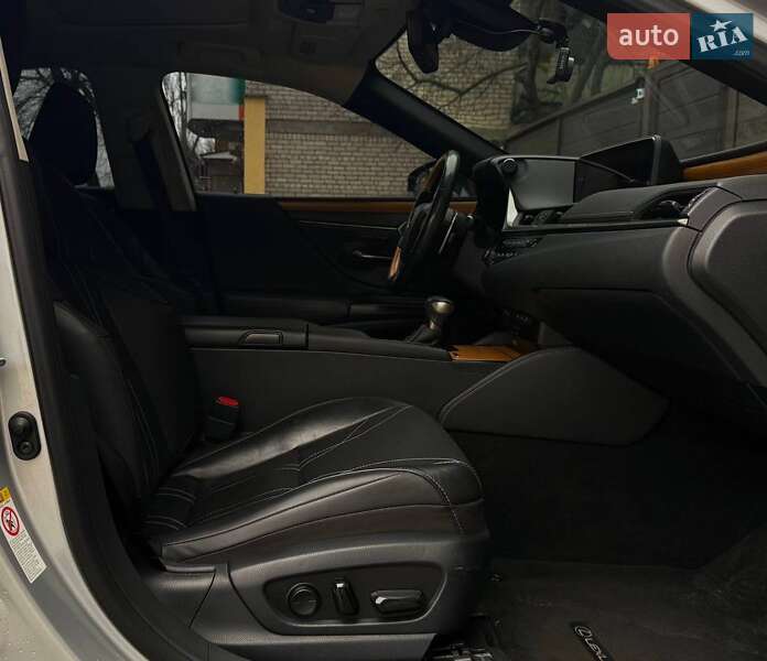 Седан Lexus ES 2019 в Николаеве