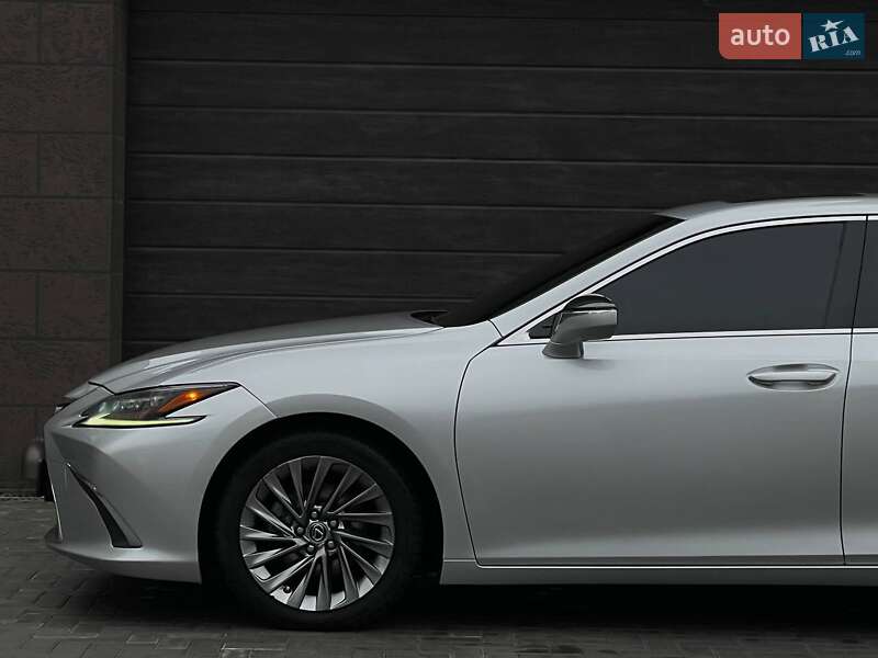 Седан Lexus ES 2019 в Николаеве