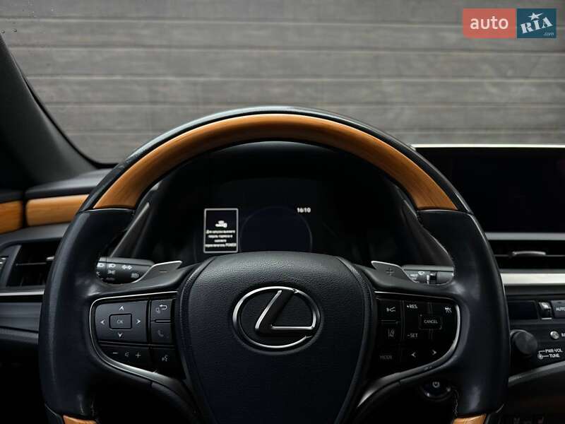 Седан Lexus ES 2019 в Николаеве