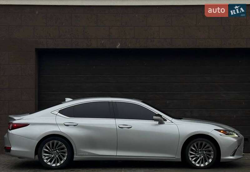 Седан Lexus ES 2019 в Николаеве