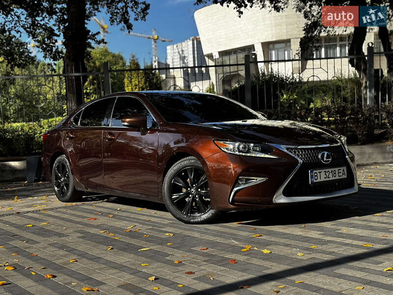 Седан Lexus ES 2016 в Киеве