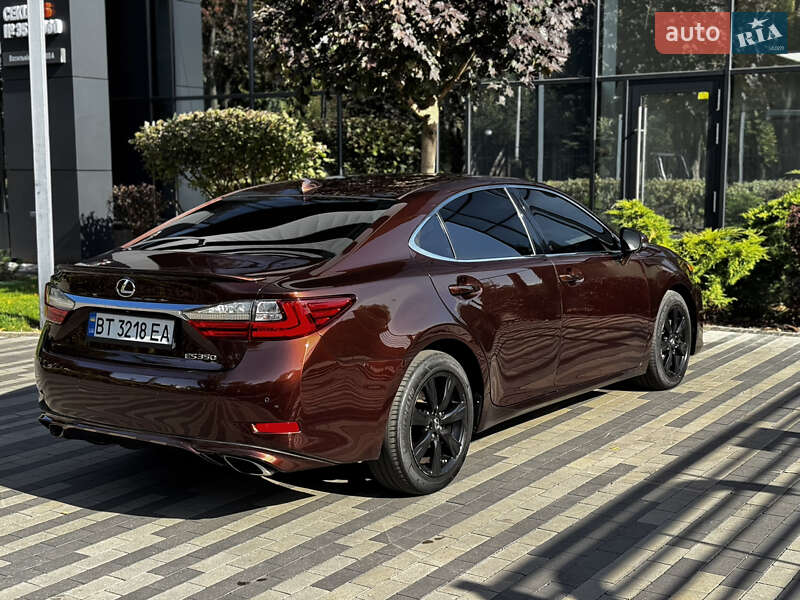 Седан Lexus ES 2016 в Киеве