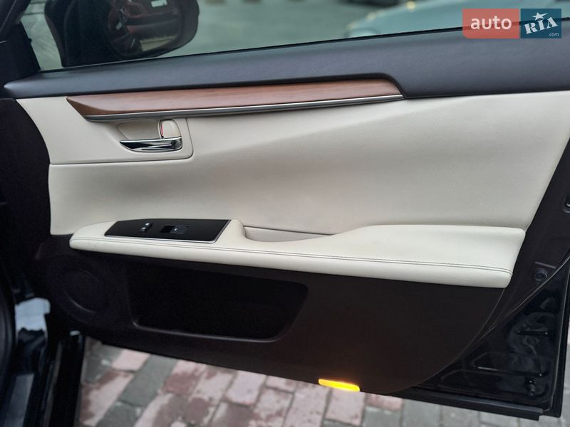 Седан Lexus ES 2015 в Одессе