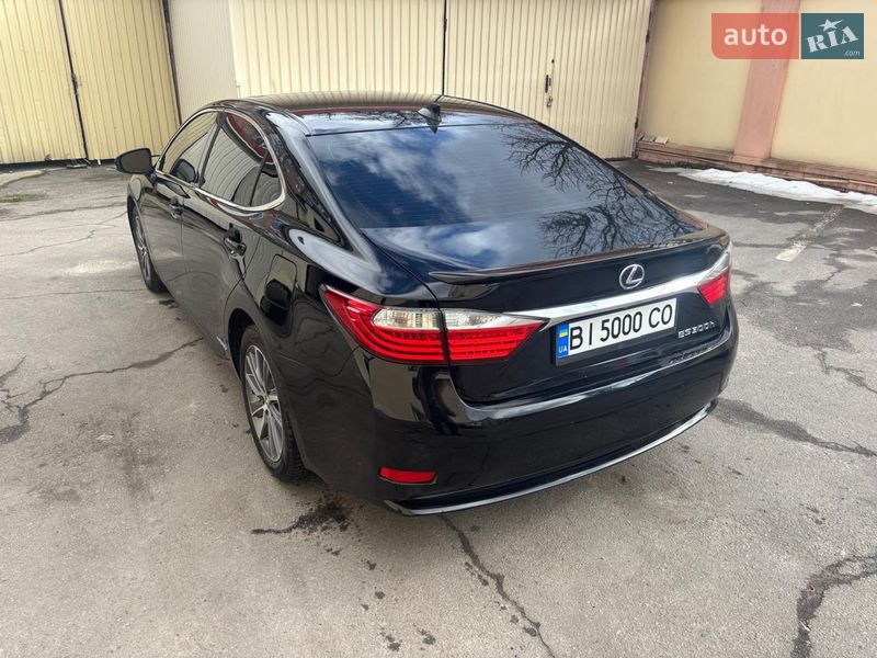 Седан Lexus ES 2015 в Полтаве