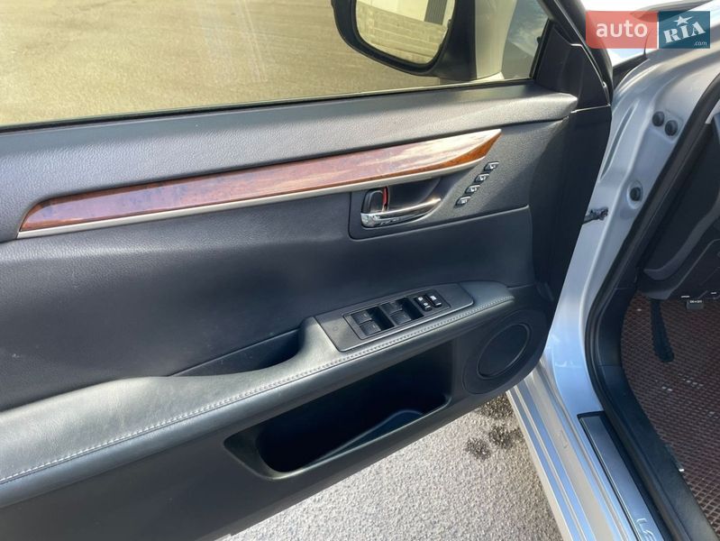 Седан Lexus ES 2014 в Киеве фото 29 Седан Lexus ES 2014 в Киеве