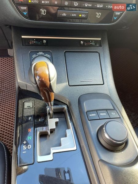 Седан Lexus ES 2014 в Киеве фото 40 Седан Lexus ES 2014 в Киеве