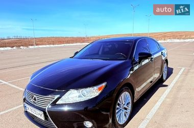 Седан Lexus ES 2015 в Ровно