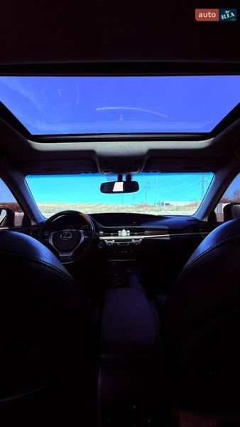 Седан Lexus ES 2015 в Рівному