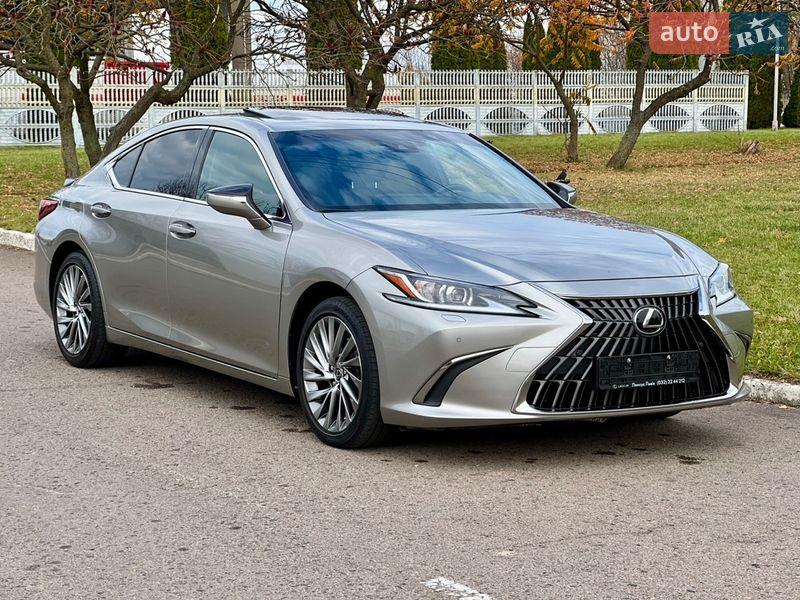 Седан Lexus ES 2024 в Рівному