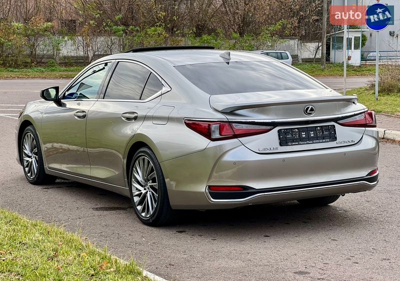 Седан Lexus ES 2024 в Рівному