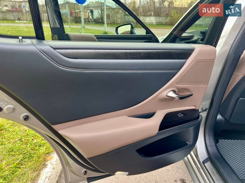 Седан Lexus ES 2024 в Рівному