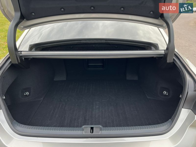 Седан Lexus ES 2024 в Рівному