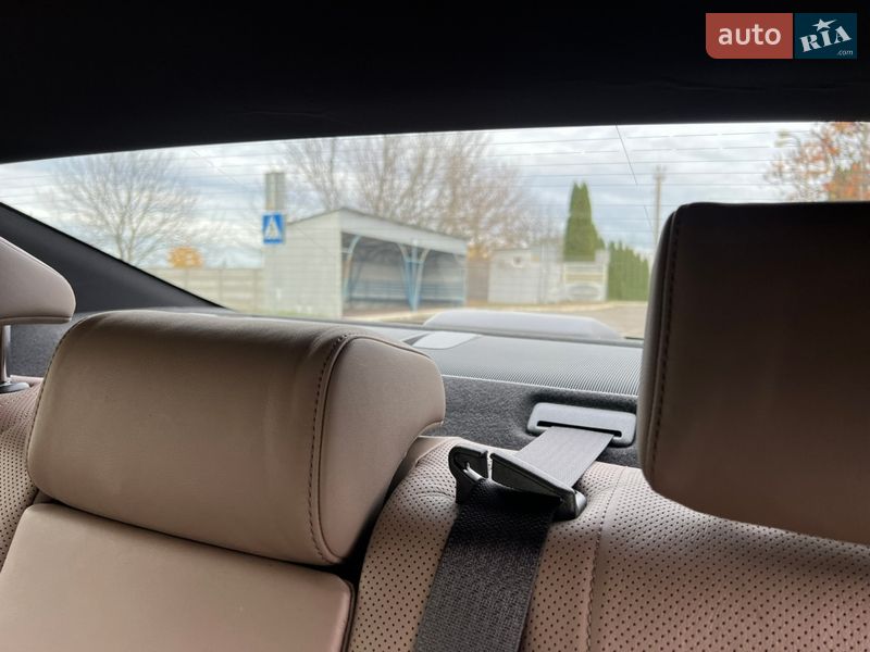 Седан Lexus ES 2024 в Рівному