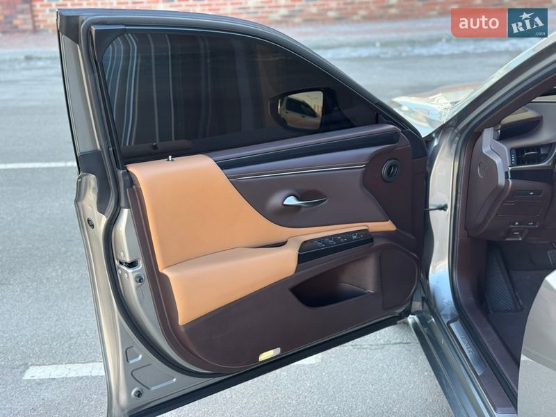 Седан Lexus ES 2020 в Києві фото 17 Седан Lexus ES 2020 в Києві