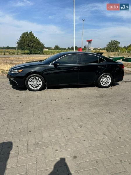 Седан Lexus ES 2016 в П'ятихатках