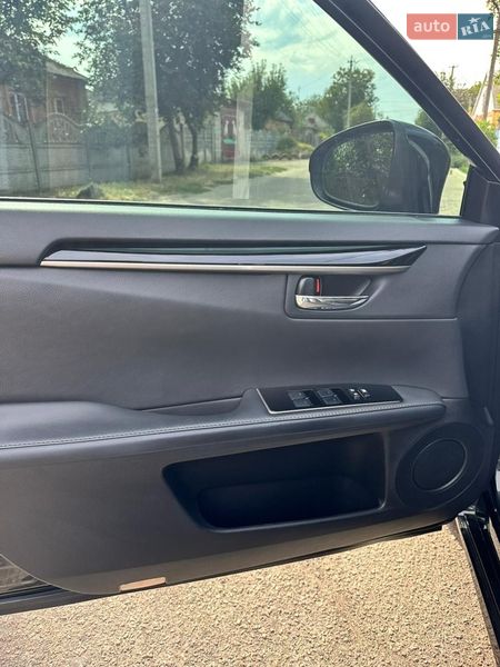 Седан Lexus ES 2016 в П'ятихатках