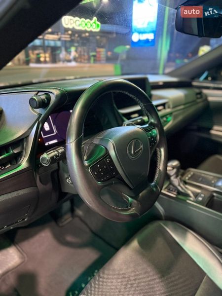 Седан Lexus ES 2018 в Одесі