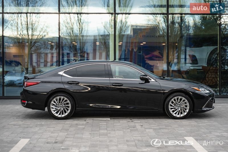 Седан Lexus ES 2024 в Дніпрі