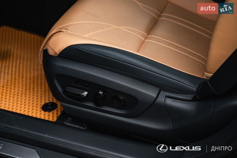 Седан Lexus ES 2024 в Дніпрі