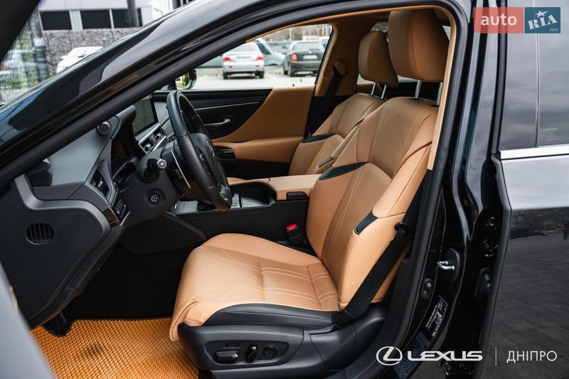 Седан Lexus ES 2024 в Дніпрі