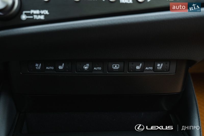 Седан Lexus ES 2024 в Дніпрі