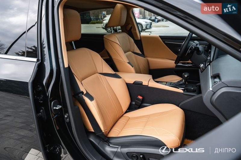Седан Lexus ES 2024 в Дніпрі