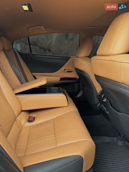 Седан Lexus ES 2021 в Дніпрі