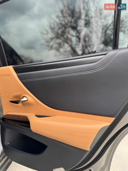 Седан Lexus ES 2021 в Дніпрі