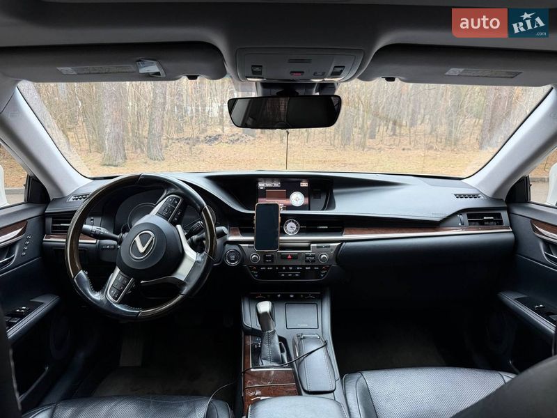 Седан Lexus ES 2016 в Новомосковську