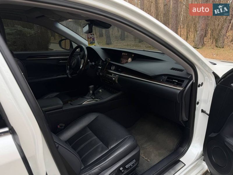 Седан Lexus ES 2016 в Новомосковську