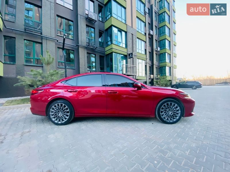 Седан Lexus ES 2019 в Києві