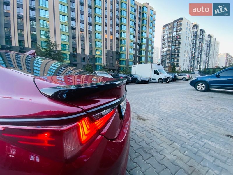 Седан Lexus ES 2019 в Києві