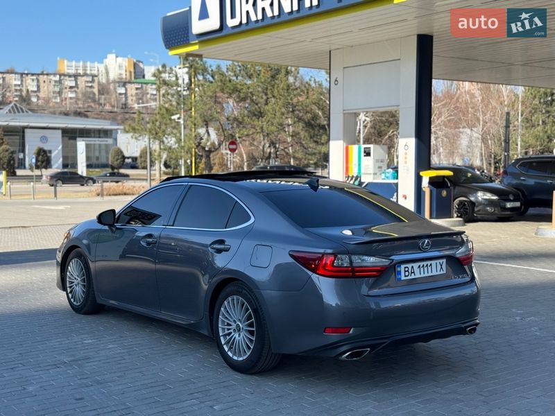 Седан Lexus ES 2016 в Дніпрі