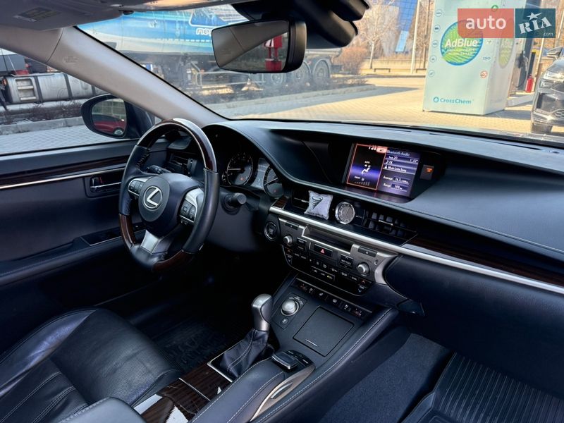 Седан Lexus ES 2016 в Дніпрі
