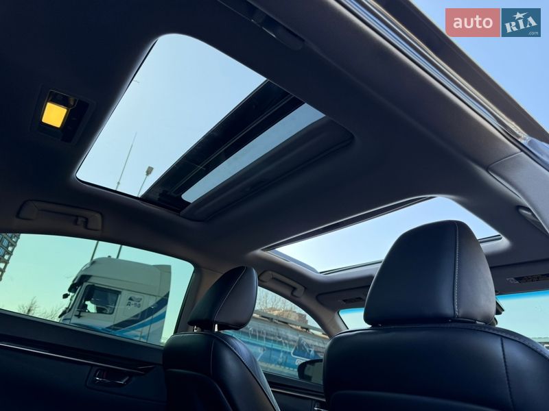 Седан Lexus ES 2016 в Дніпрі