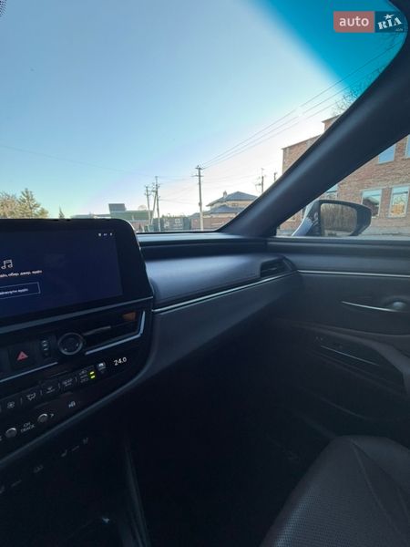 Седан Lexus ES 2022 в Виннице