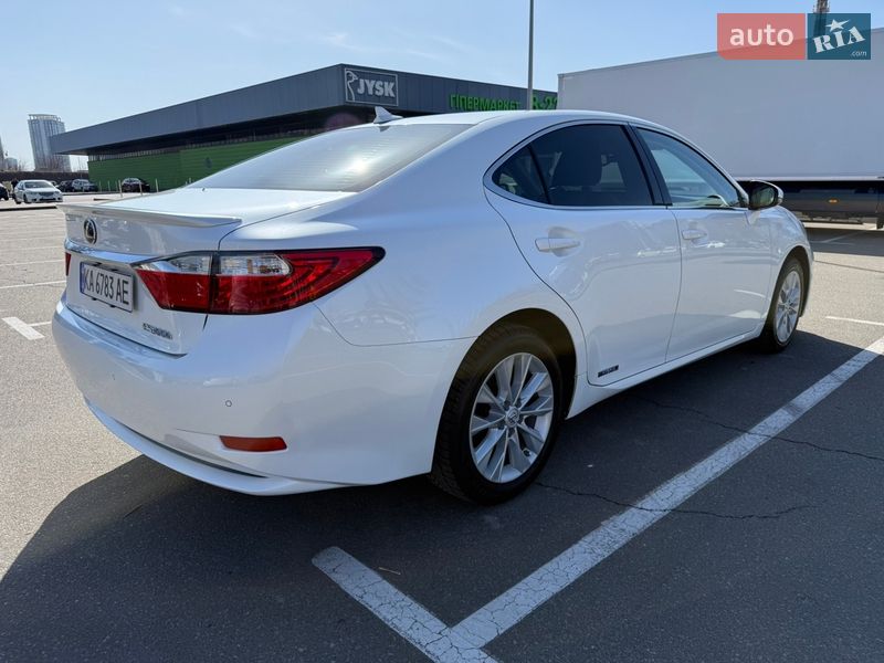 Седан Lexus ES 2013 в Киеве