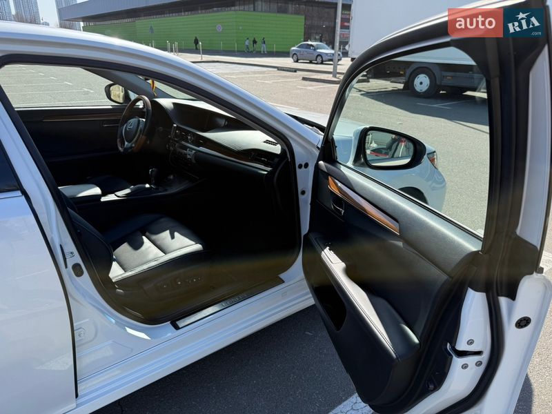 Седан Lexus ES 2013 в Киеве