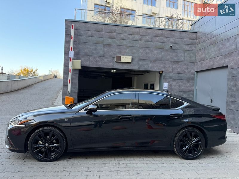 Седан Lexus ES 2024 в Києві