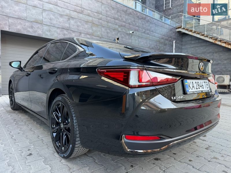 Седан Lexus ES 2024 в Києві
