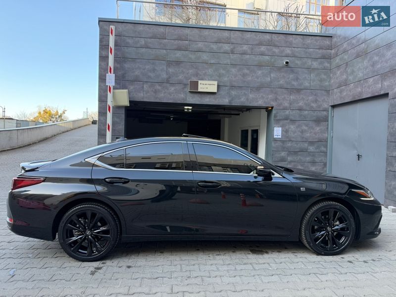 Седан Lexus ES 2024 в Києві