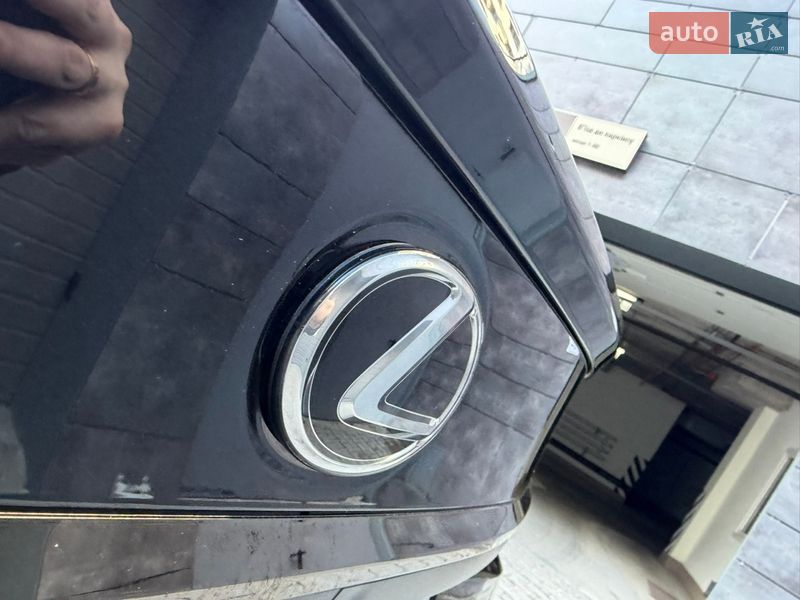 Седан Lexus ES 2024 в Києві