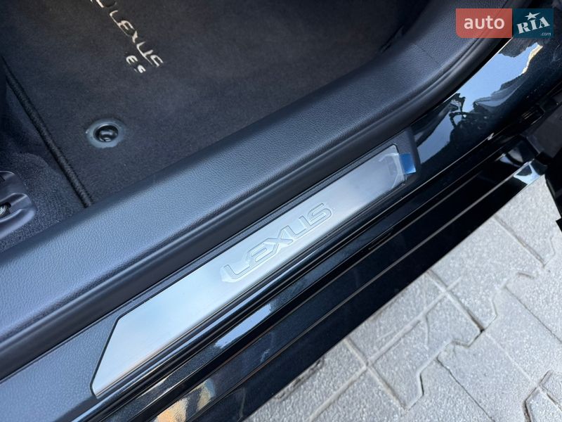 Седан Lexus ES 2024 в Києві